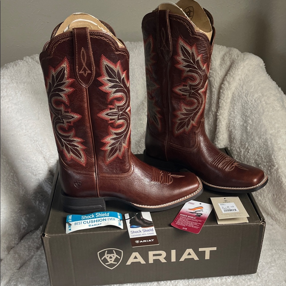 Ariat Women’s Rich Rustic Brown Embroidered Western Boots